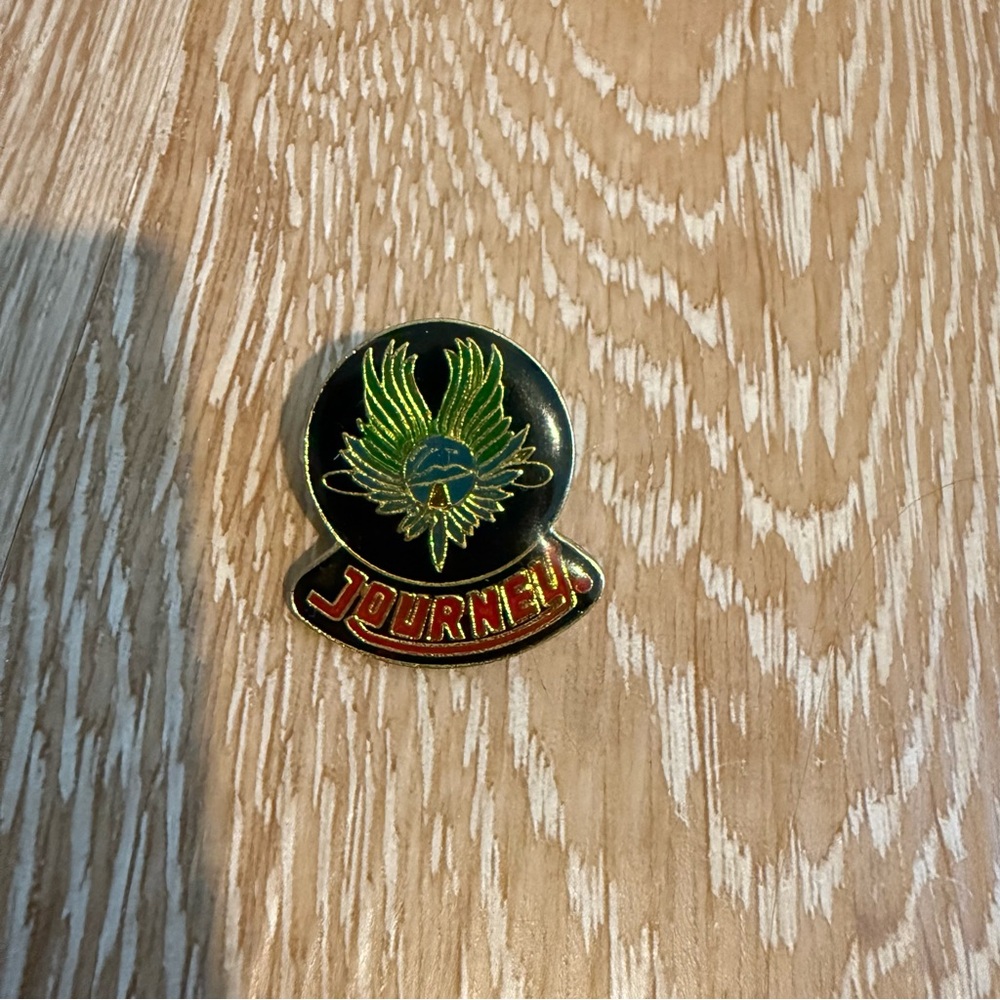 Journey band pin
Excellent condition
